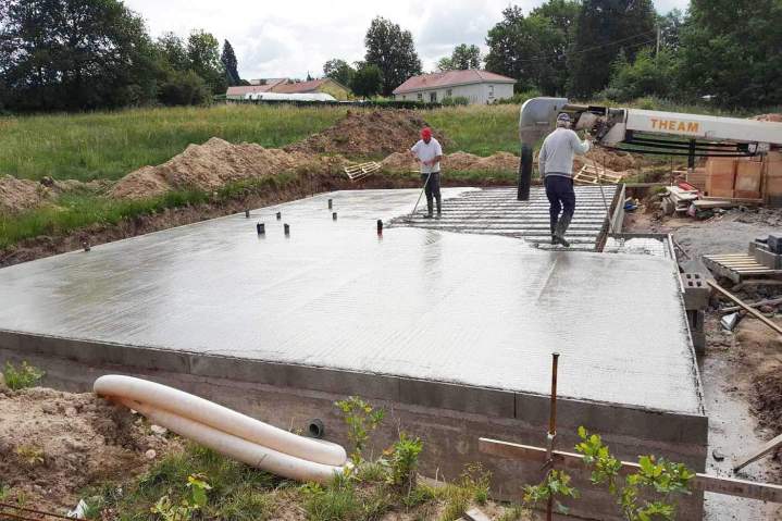 Nous avons les moyens techniques nécessaires pour bien préparer votre terrain.